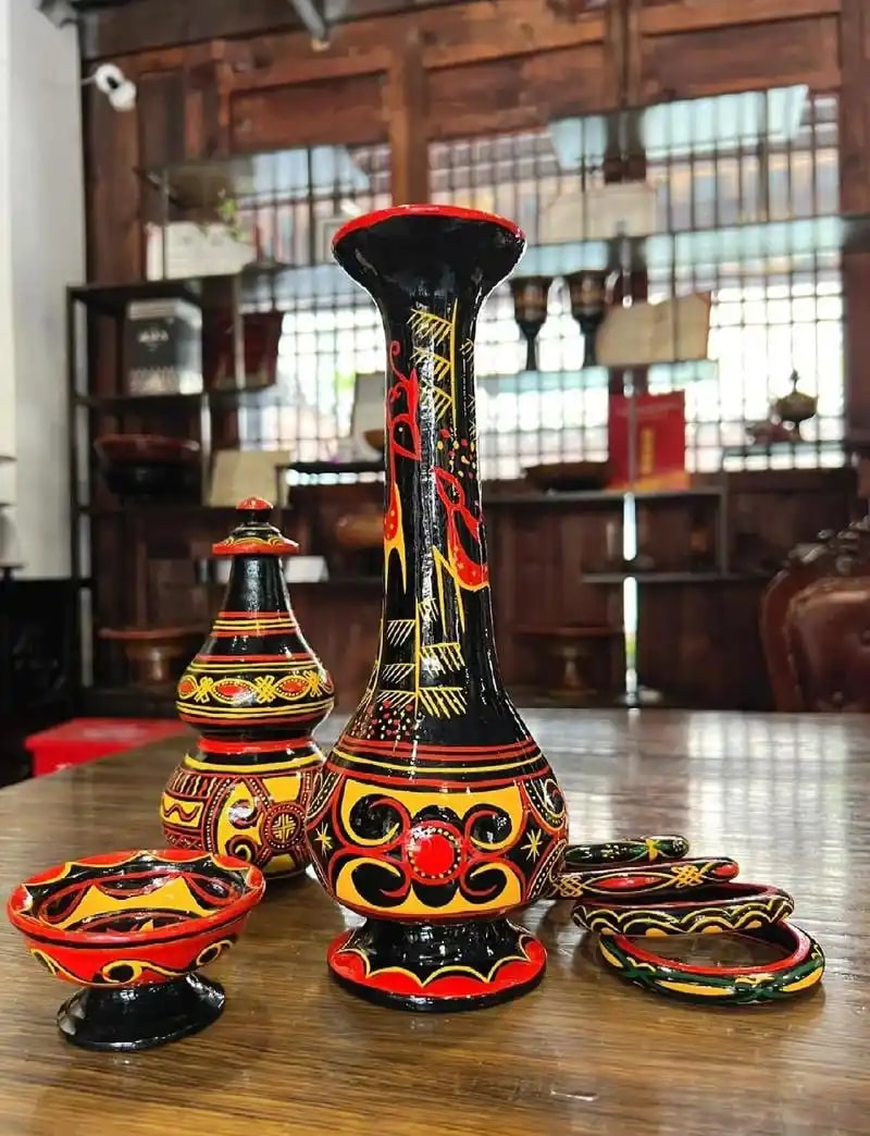 彝族彩绘漆碗