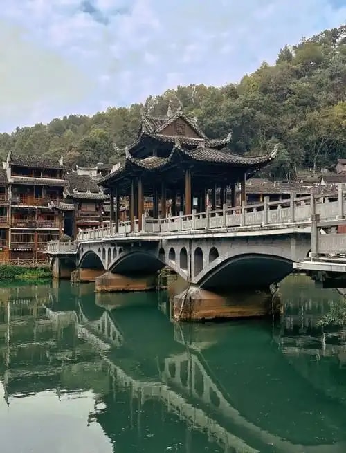 凤凰沱江吊脚楼房